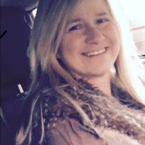 Meet your Posher, Julie - Picture 1 of 1